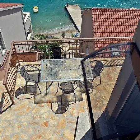 Apartments Nostro Omis Exterior photo