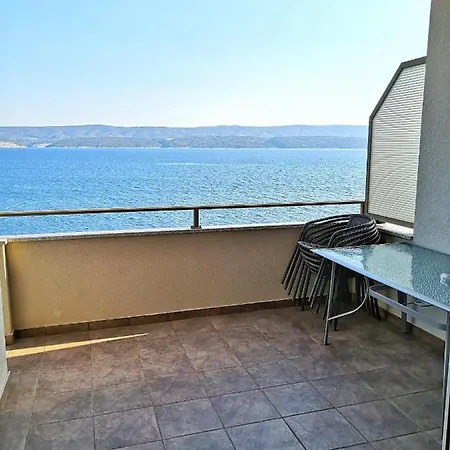 Apartments Nostro Omis Exterior photo