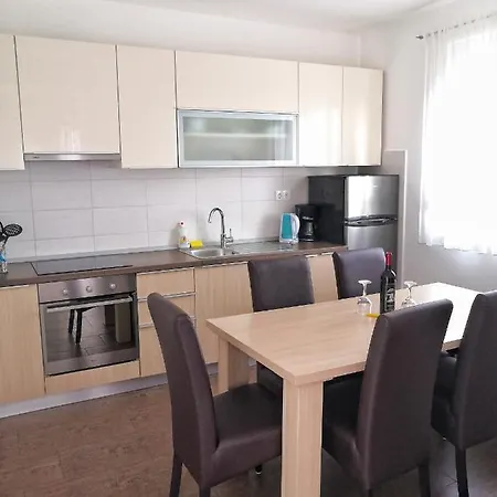 Apartments Nostro Omis Exterior photo